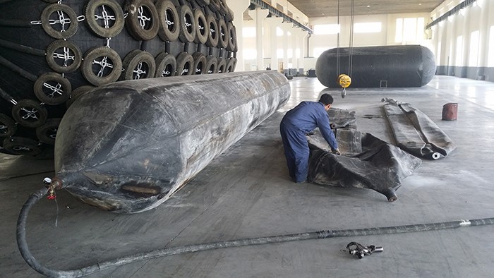 Pneumatic rubber fender check Pneumatic rubber fender check